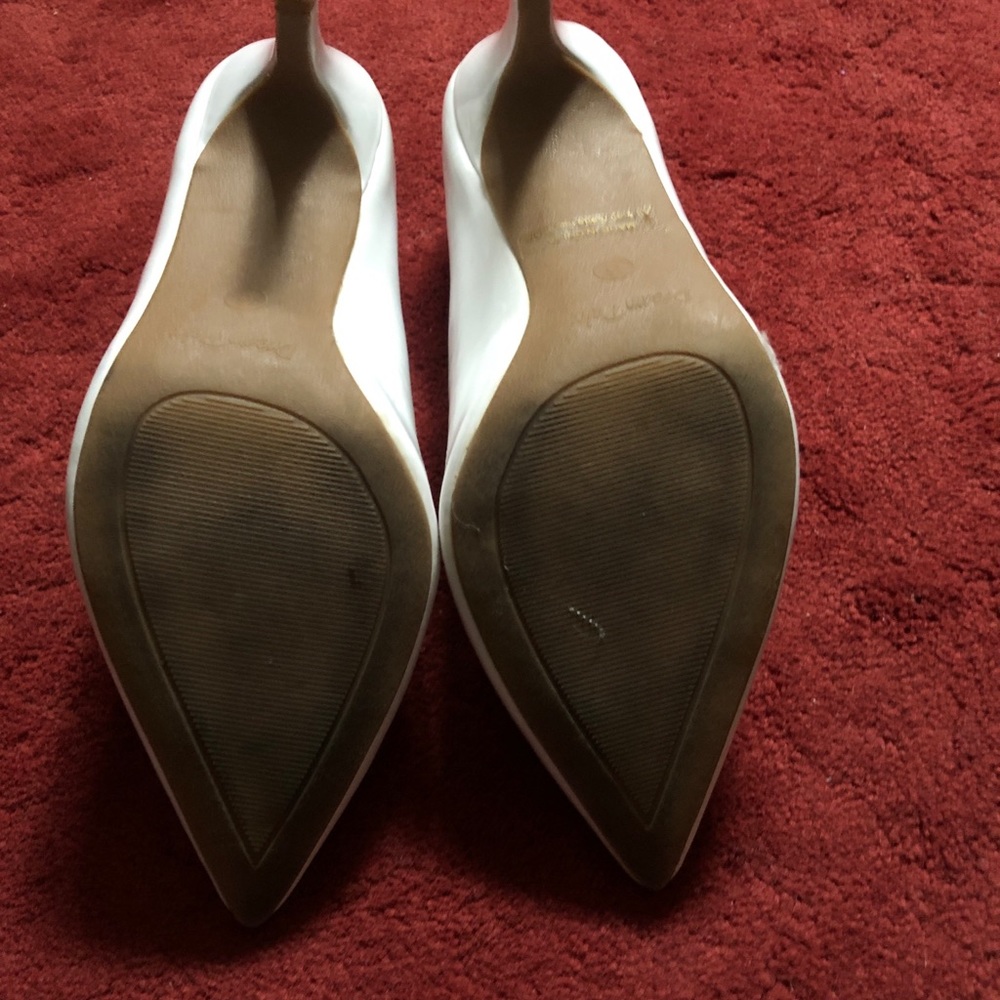 White pumps - Picture 6 of 6